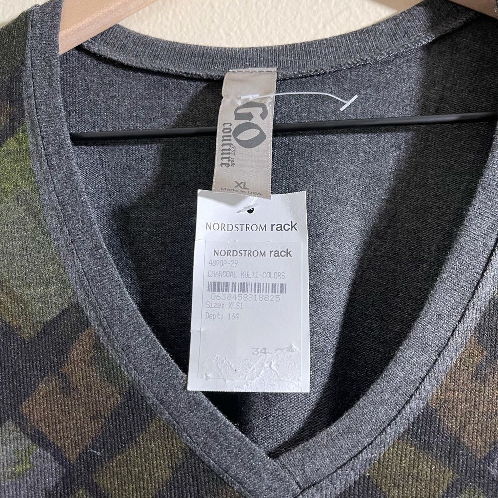 Go Couture Printed V-Neck Sweater Size Large - Picture 7 of 9